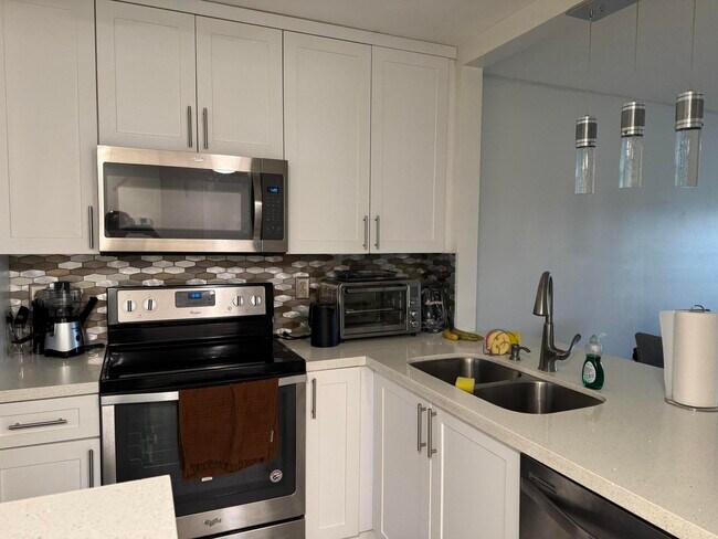 Foto del edificio - 7142 Golf Colony Ct