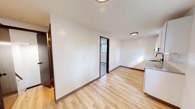 Building Photo - Puritas/W.150th neighborhood; updated 3 be...