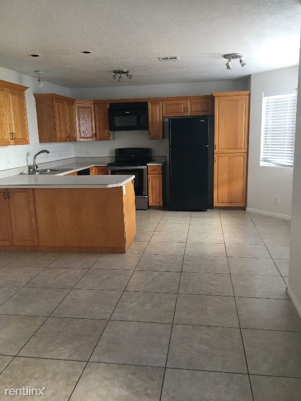 Building Photo - 1301 S Indian Hills Dr
