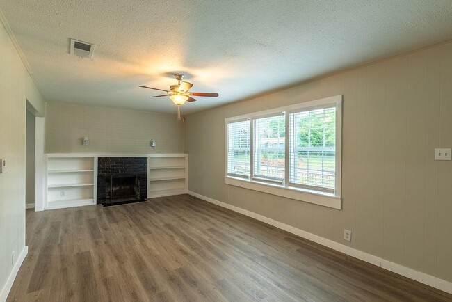 Foto del edificio - 6633 Racine Dr