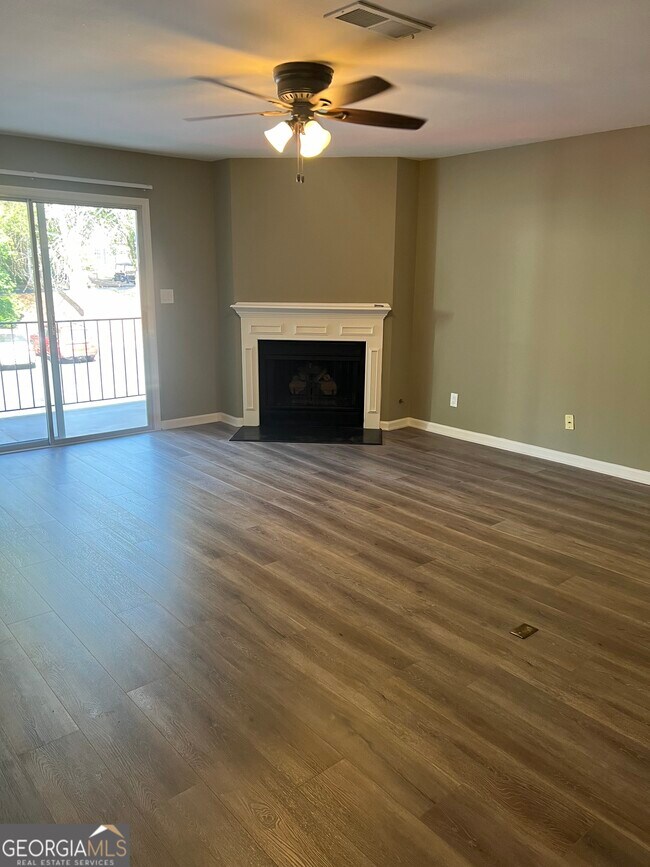 Building Photo - 1025 Ridgefield Dr