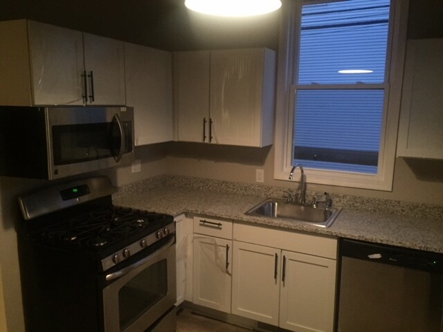 Building Photo - 3014 N Clifton Ave