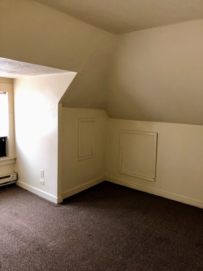 Bedroom - 529 Federal St