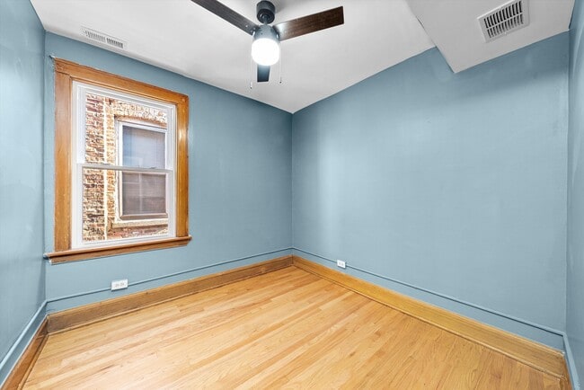 Building Photo - 2231 S 61st Ct
