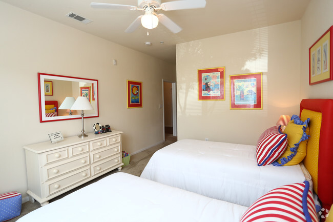 2br, 2ba_2nd Bedroom, 1139 sf - Estates at Hollister Apartments