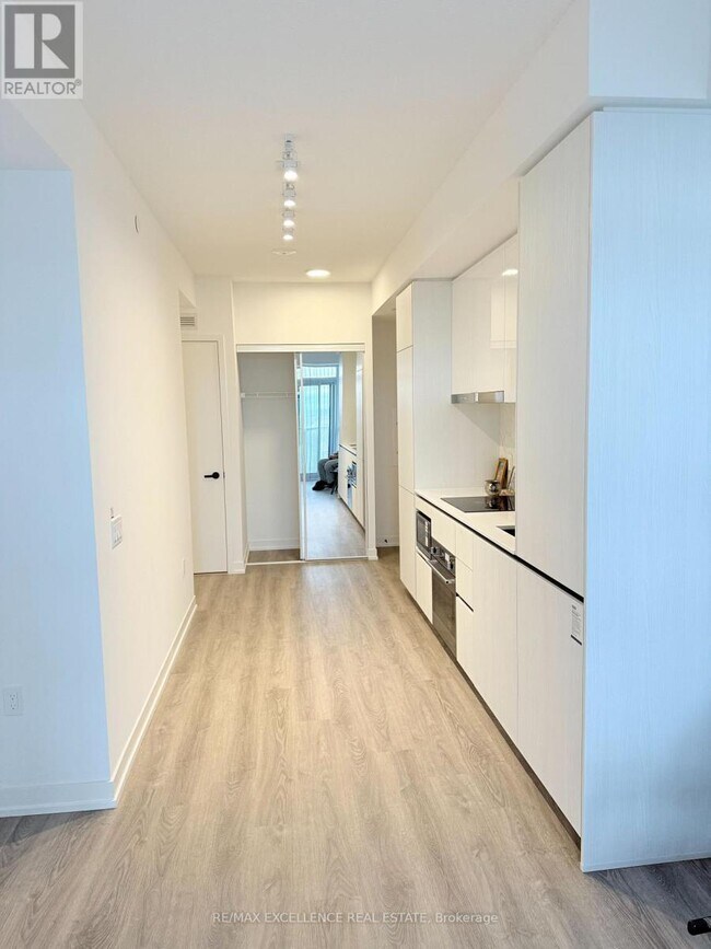 Photo du bâtiment - 8 Interchange Wy