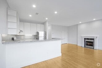 Building Photo - 140 Boylston St