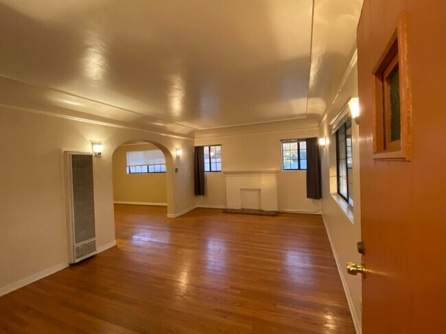 Building Photo - 5223 Range View Ave
