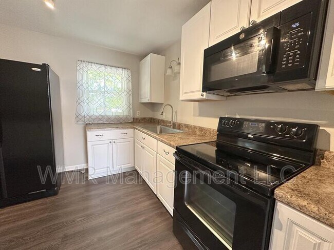 Foto del edificio - 6602 Winthrop Dr