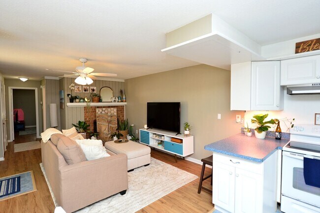 Foto del edificio - Just Blocks from Beach!