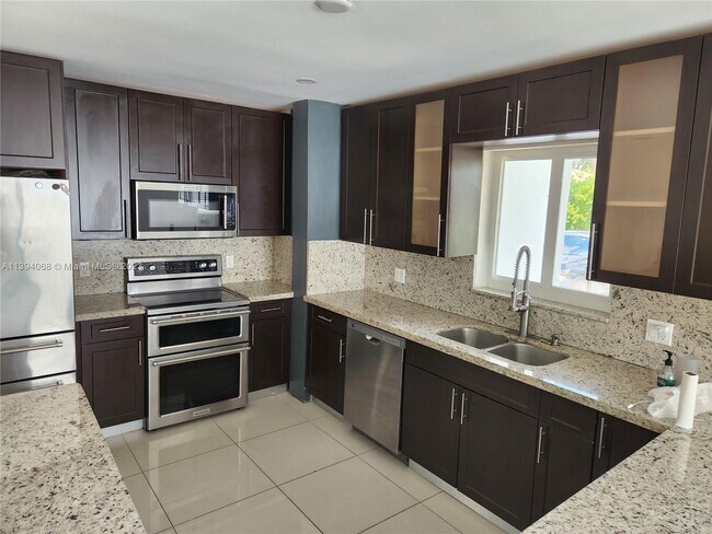 Building Photo - 5830 SW 33rd St