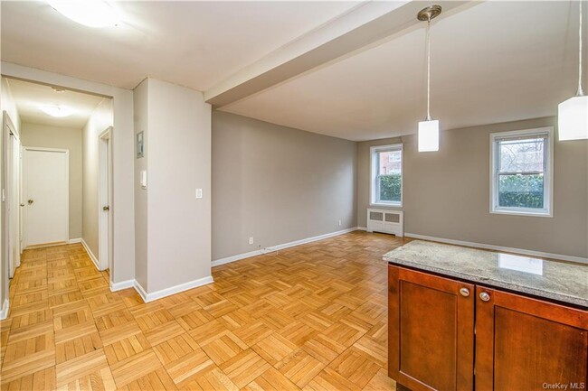 Building Photo - 1133 Midland Ave