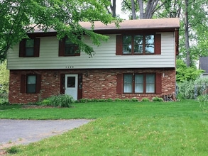 Building Photo - 1123 Little Magothy View