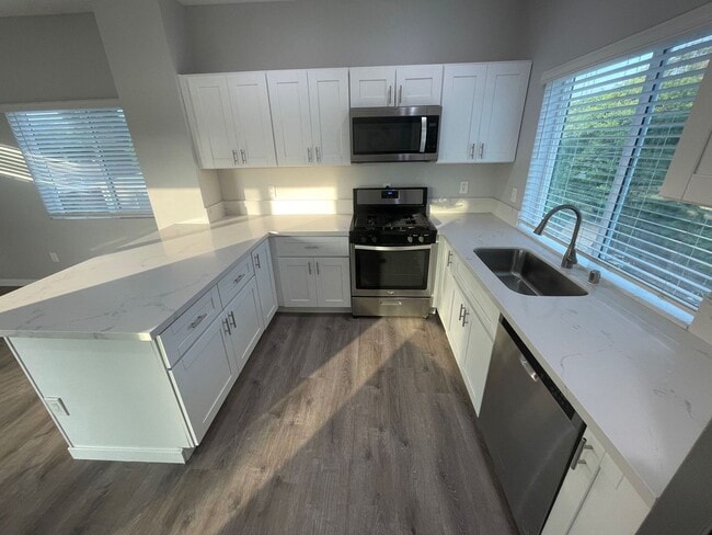 Foto del edificio - 4BD/2BA with great Yard!