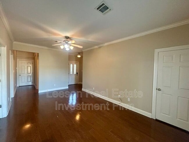 Building Photo - 5721 S Lakeshore Dr