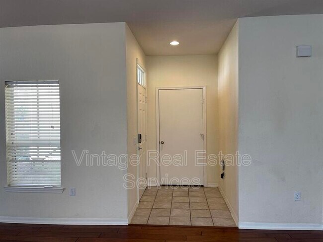 Building Photo - 4007 Sand Palm Ct