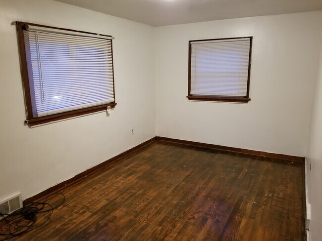 Building Photo - 111 Hazel Alley