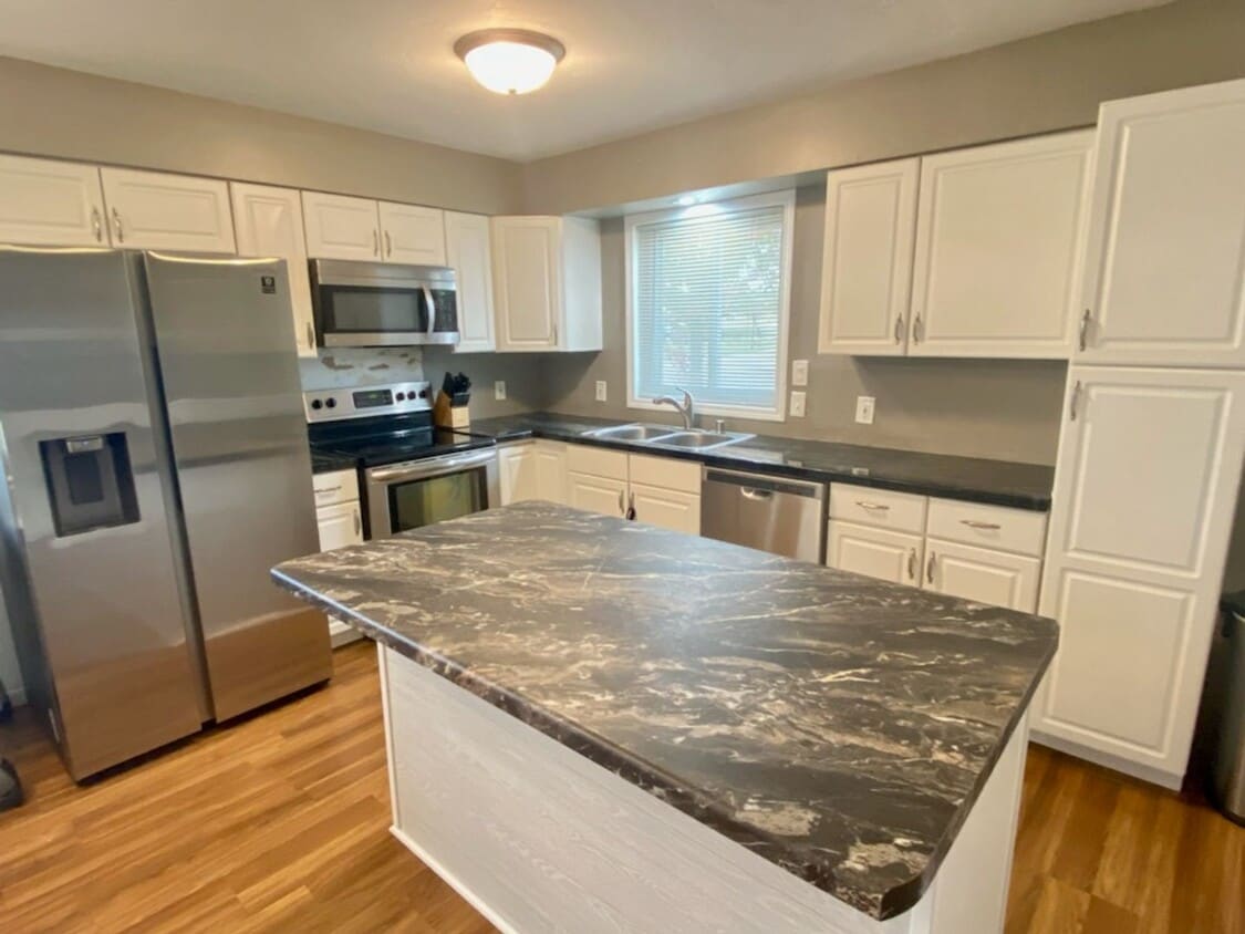 Foto principal - 401 E Peter Ln