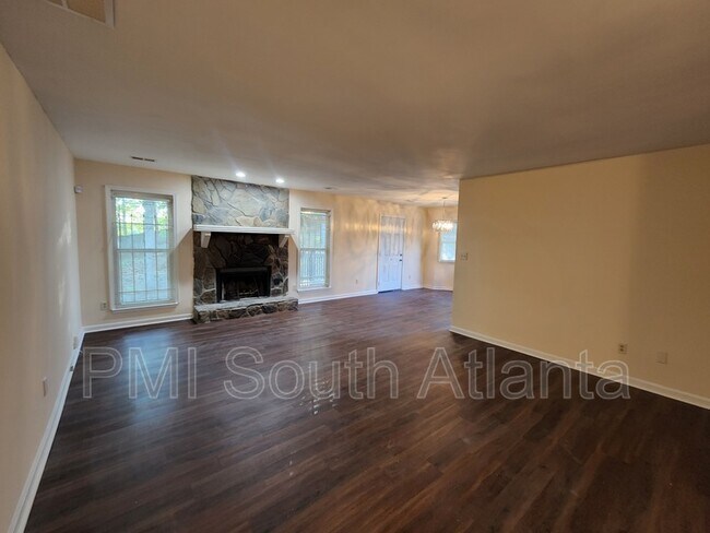Foto del edificio - 6619 Meadow Lark Dr