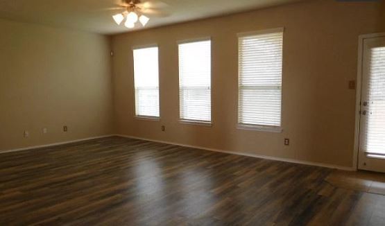 Foto del edificio - 5406 English Oak Dr