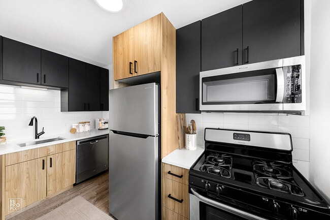 Building Photo - 6230 N Kenmore Ave