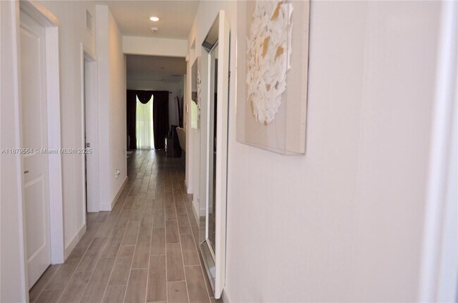 Foto del edificio - 4524 Catalina Wy