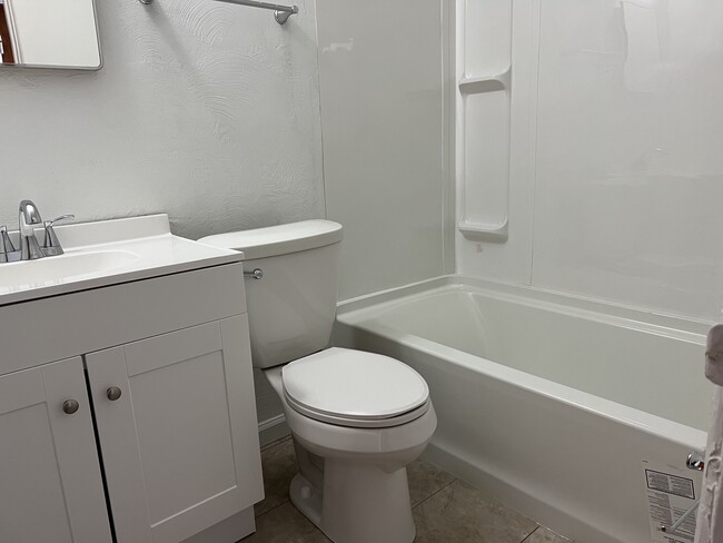 Building Photo - 915 Sleepy Hollow Rd