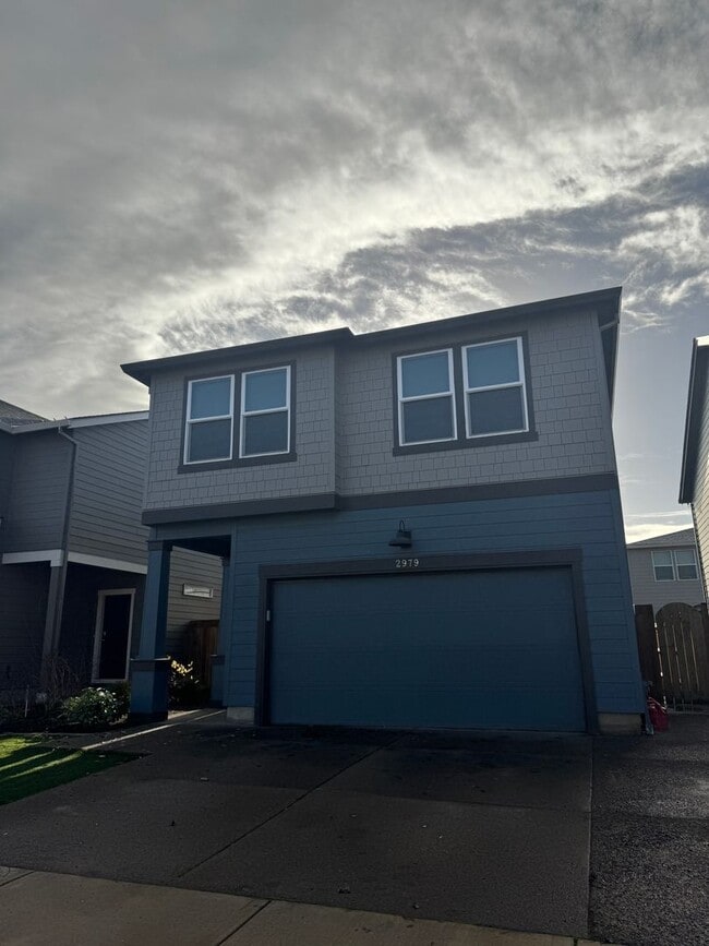 4 Bedroom, 2.5 bath, newer home in desirable location!! - 4 Bedroom, 2.5 bath, newer home in desirable location!!