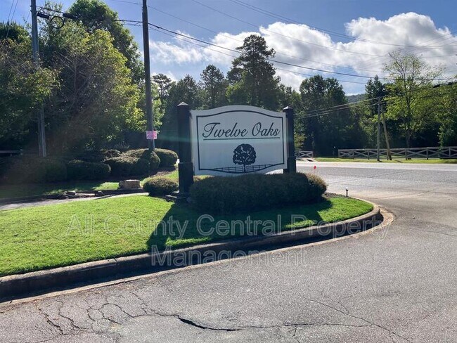 Foto del edificio - 230 Smith Glen Dr