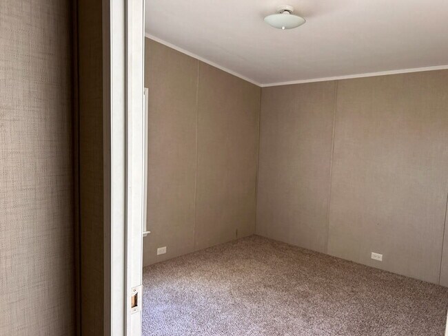 Foto del edificio - 7301 E County Road 62