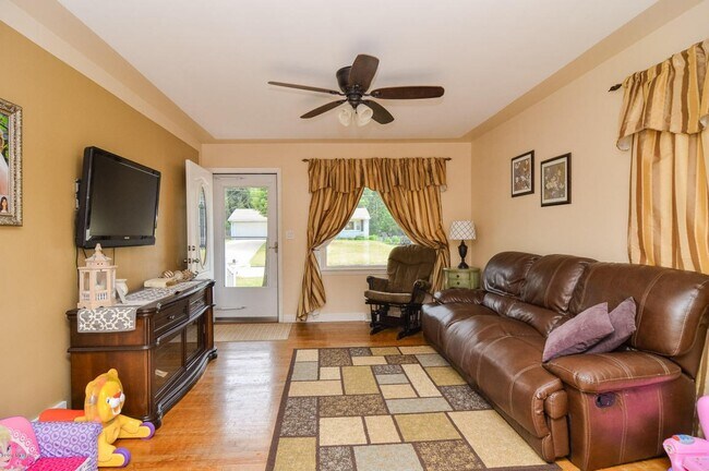 Living Room - 3543 Goodman Ave SW