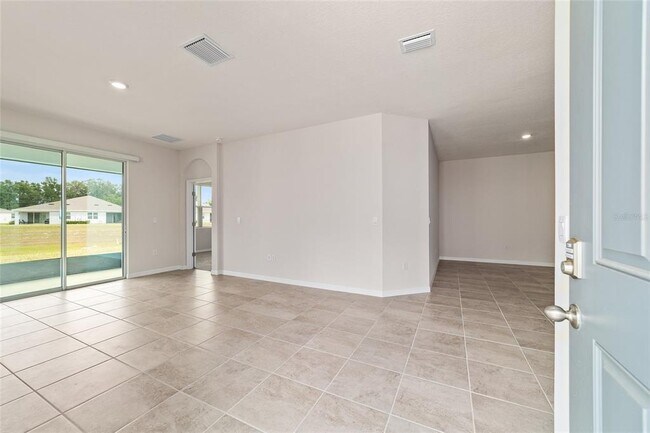 Foto del edificio - 5249 NW 43rd Ln Rd