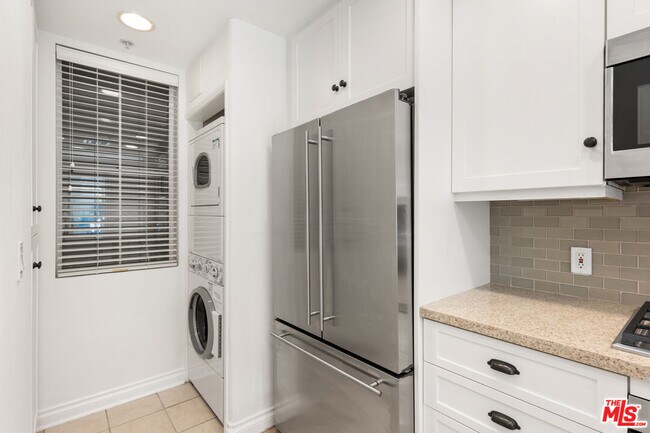 Building Photo - 13075 Pacific Promenade