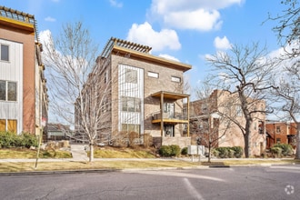 Building Photo - 3074 Wyandot St