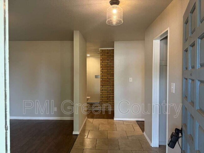 Foto del edificio - 1821 S Cedar Ave