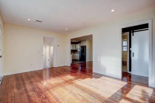 Building Photo - Adorable remodel at Lake Hefner