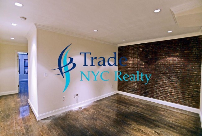 Foto del edificio - 213 W 14th St