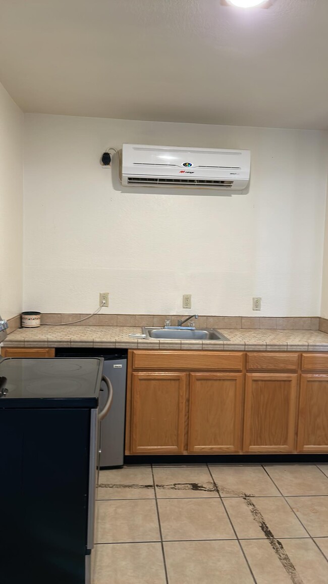 Building Photo - 1175 Avenida Gandara