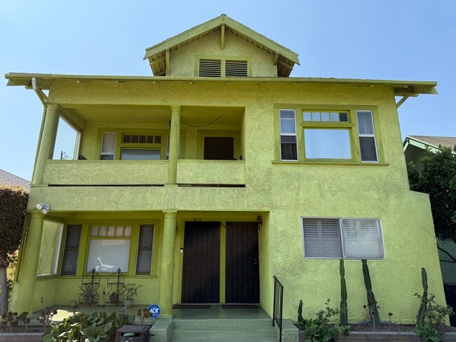 Building Photo - 812 W 55th St