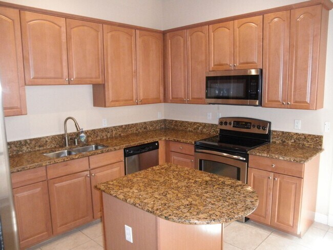 Foto del edificio - 810 NW 82nd Pl