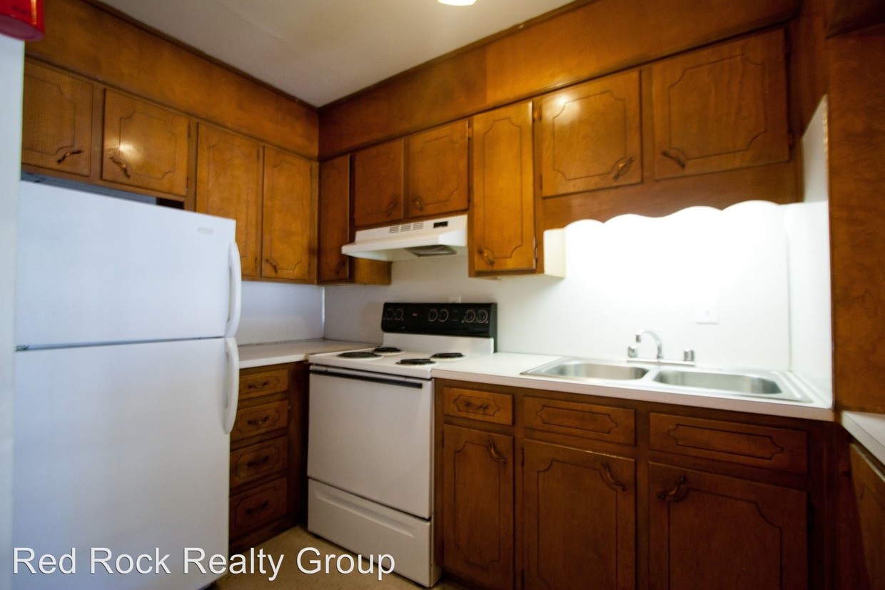 Building Photo - 2724 Niazuma Ave S