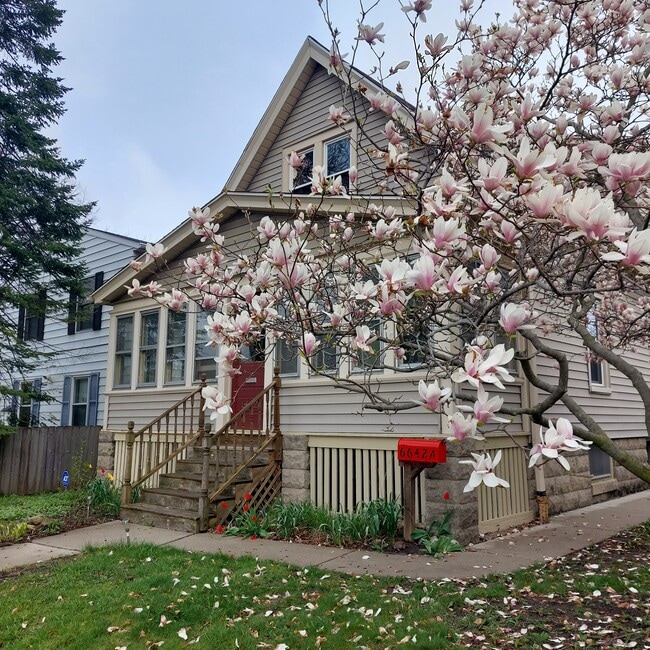 Building Photo - 6642 W Stevenson St