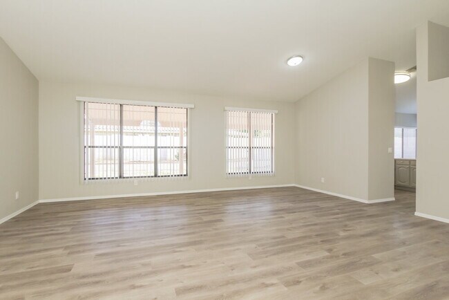 Building Photo - 11205 W Sunflower Pl