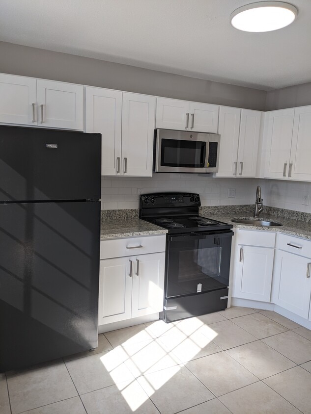 Foto principal - 1368 Meriden Rd