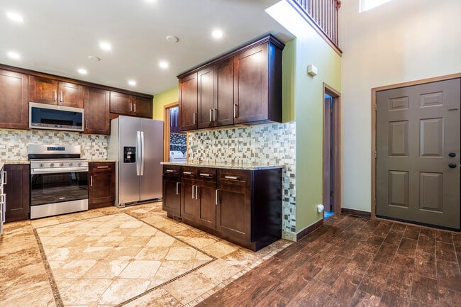 Building Photo - 2284 Woodside Dr