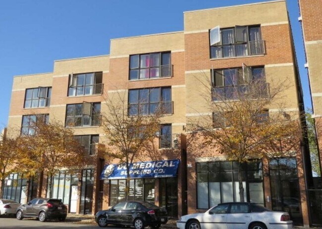 Foto del edificio - 2440 W Madison St