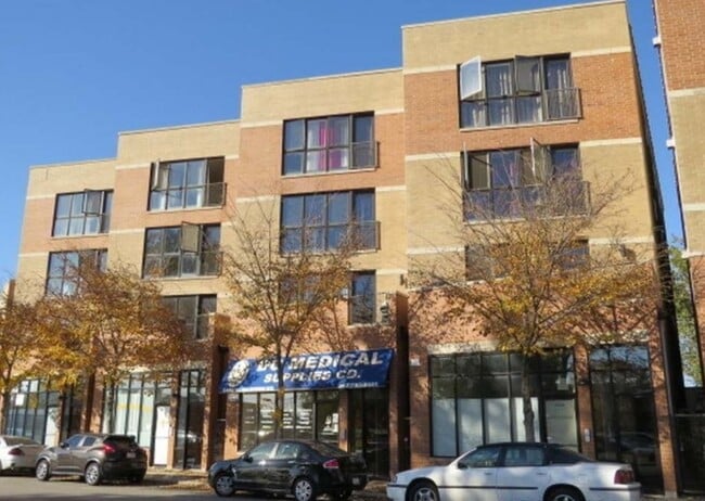 Building Photo - 2440 W Madison St