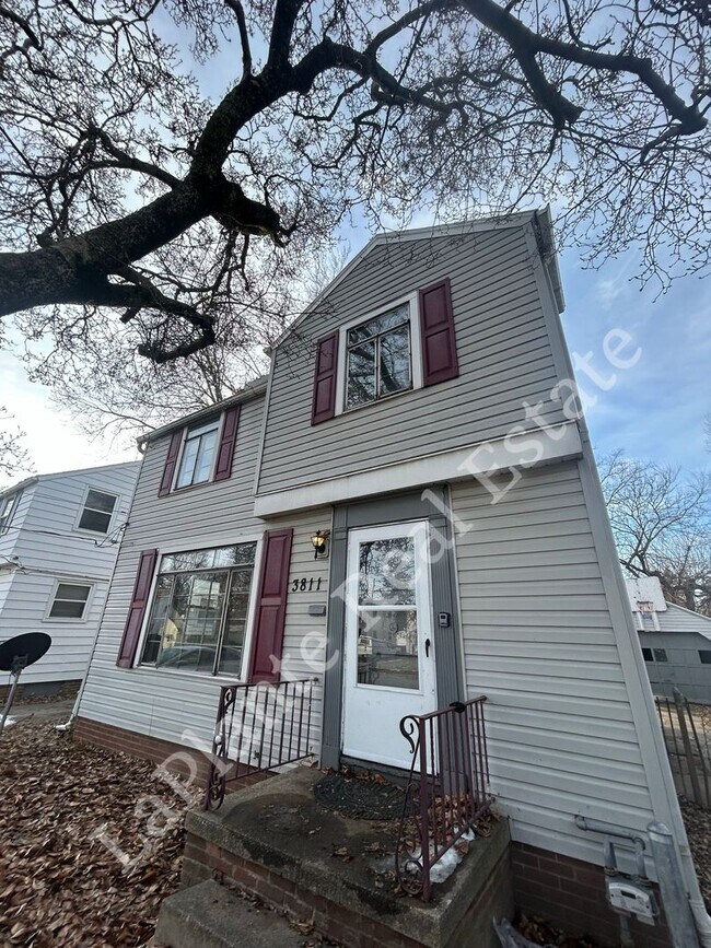 Foto del edificio - Well-Located 3-Bedroom Home Near Library Village