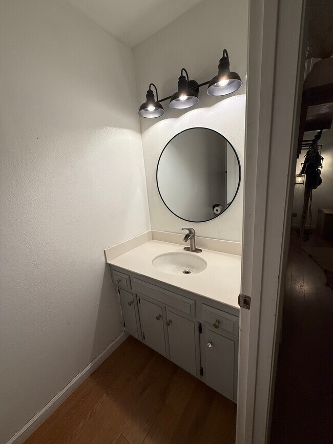 Foto del edificio - 1868 Cherokee Dr