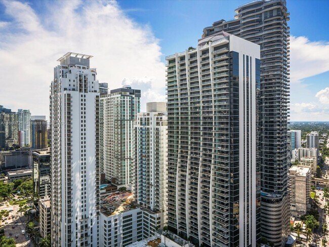 Building Photo - 951 Brickell Ave